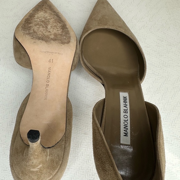 Manolo Blahnik Women's Tan Suede Pumps - Picture 4 of 9